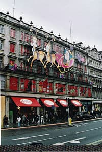 200px-Hamleys_London