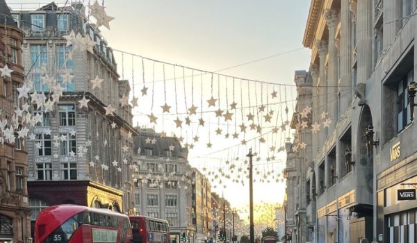 Luci natalizie a Londra: le stelle in Oxford Street