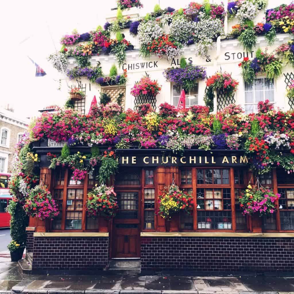 The Curchill Arms, uno dei più bei pubs di Londra